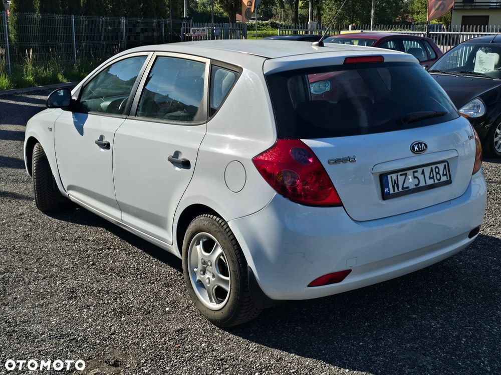 Kia Ceed - 4