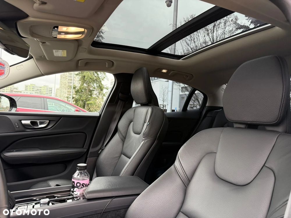 Volvo S60 B5 B AWD Plus Dark - 31