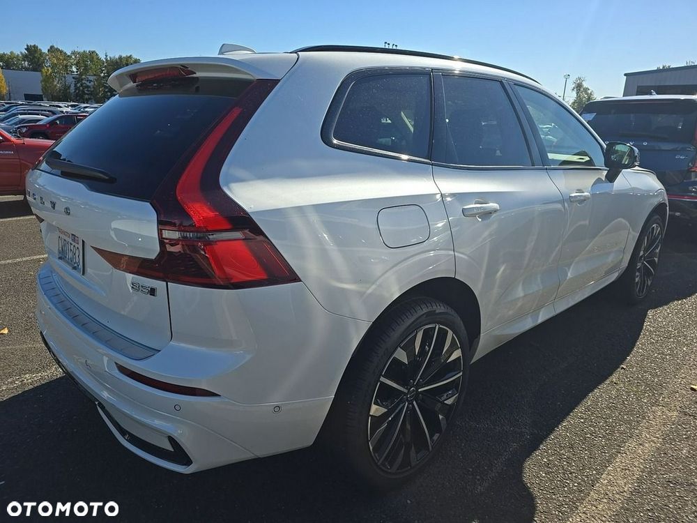 Volvo XC 60 B5 AWD Ultra Dark - 4
