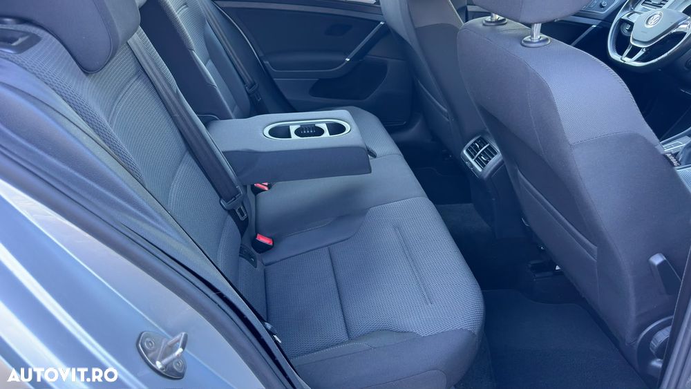 Volkswagen Golf - 12