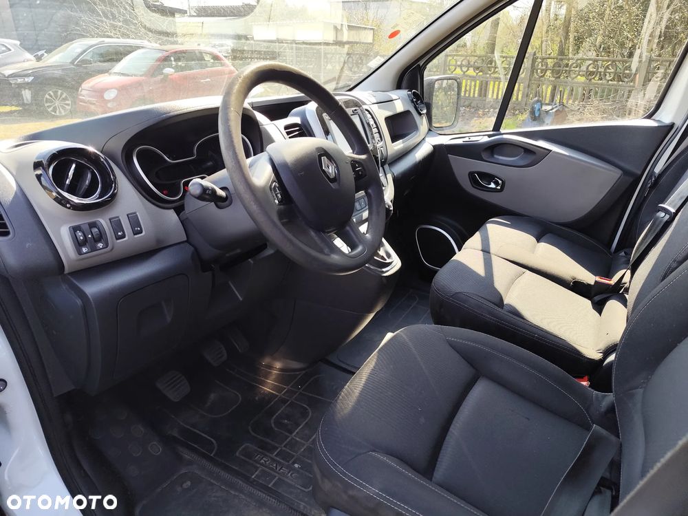 Renault Trafic - 16
