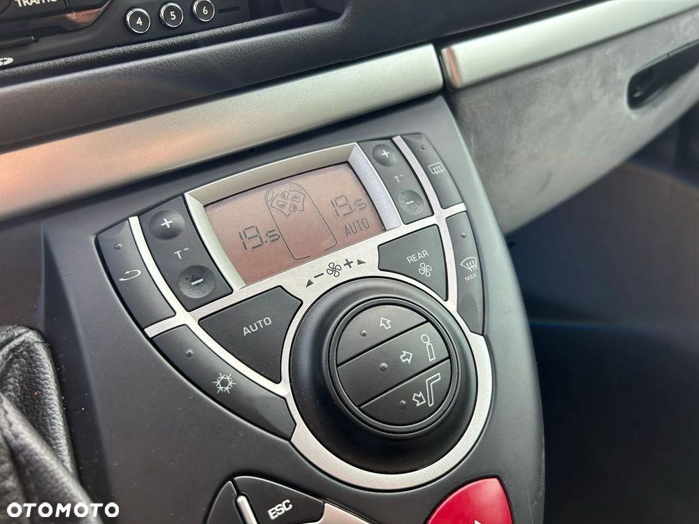 Peugeot 807 HDi 135 Premium - 10