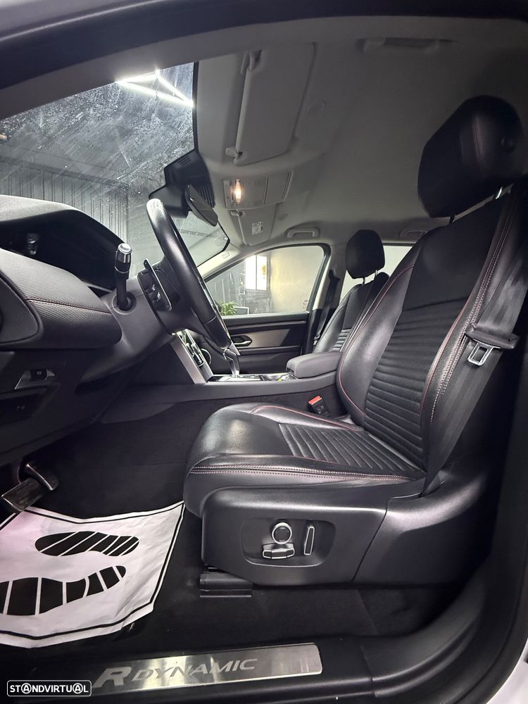 Land Rover Discovery Sport P300e R-Dynamic SE - 22