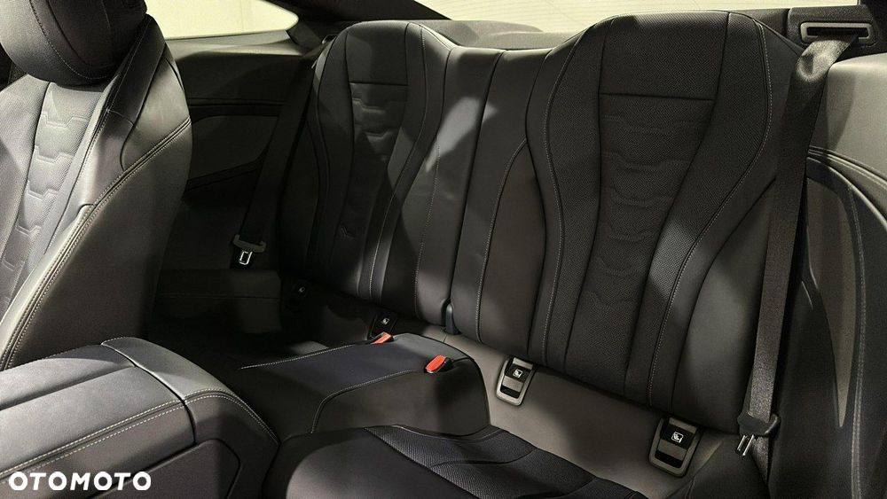 BMW Seria 8 - 12