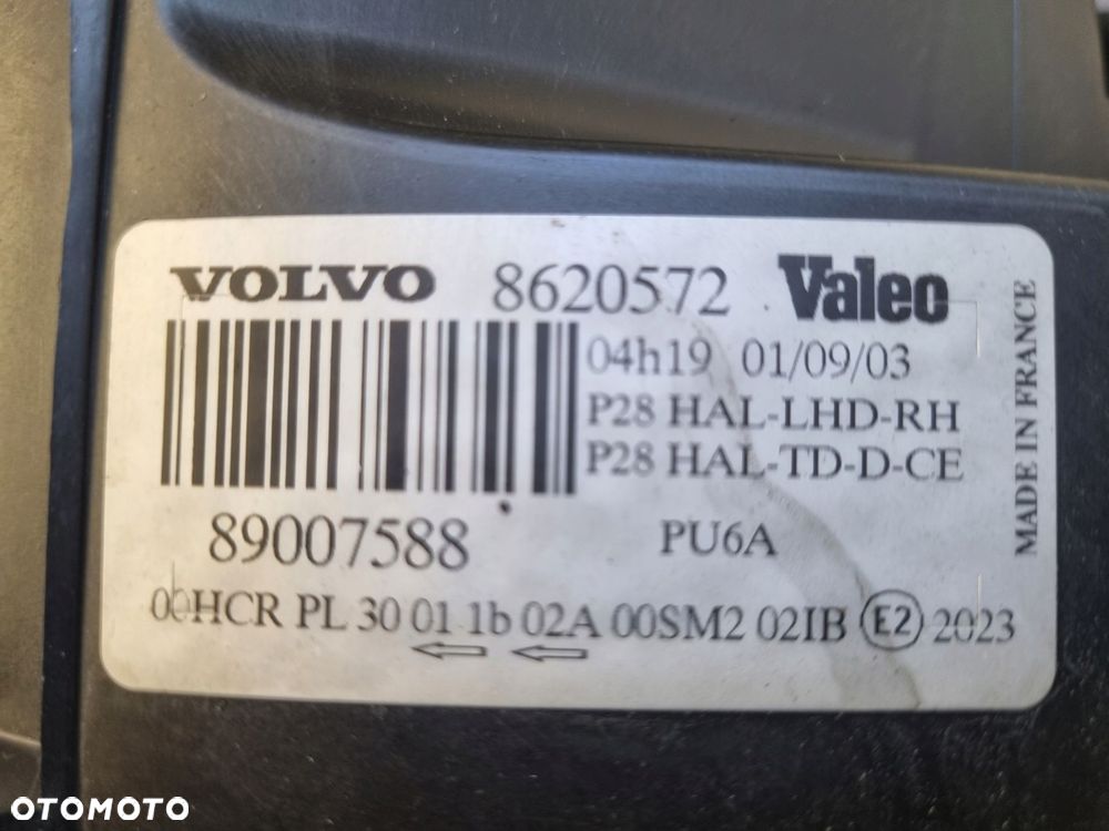LAMPA PRAWA Volvo XC90 prawy przód przednia EUROPEJSKA EUROPA 8620572 - 2