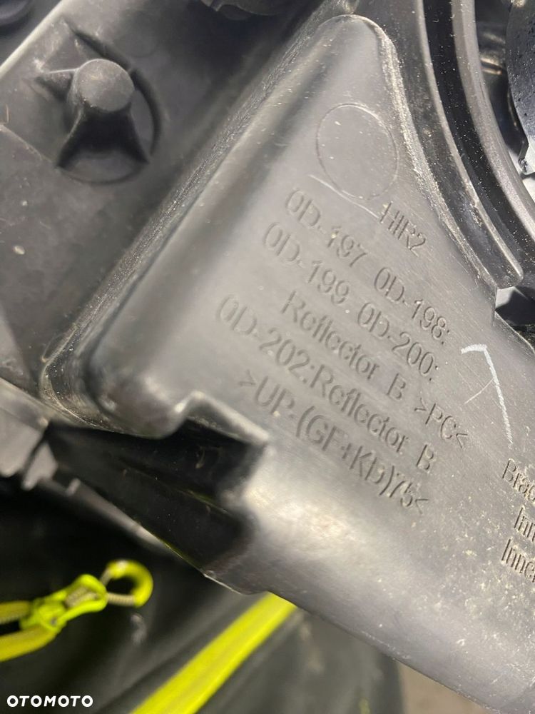 LAMPA PRAWY PRZÓD PRAWA PRZEDNIA TOYOTA YARIS III LIFT EU - 13