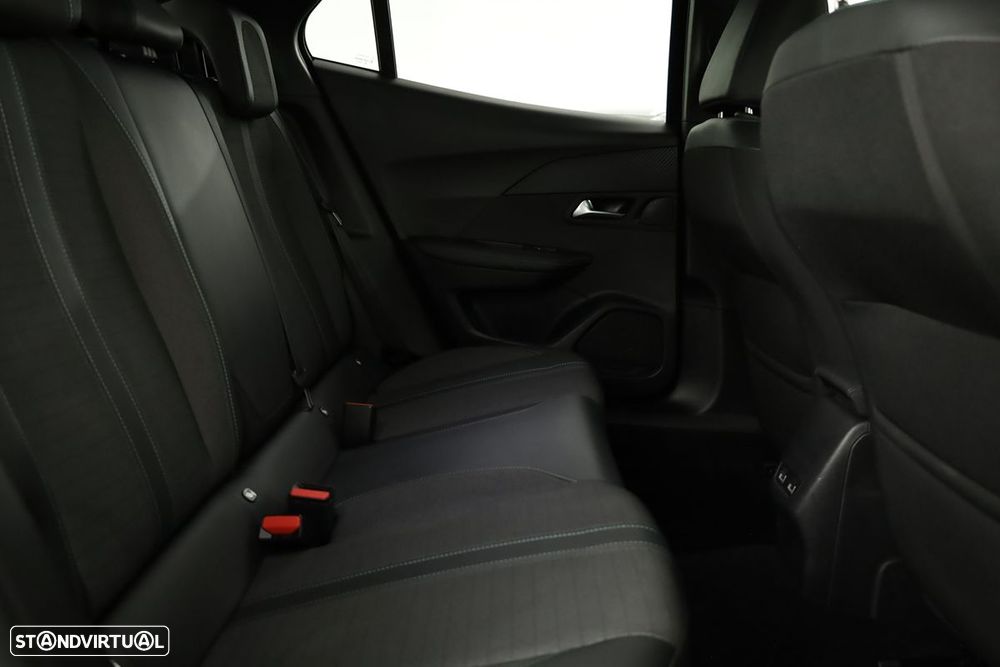 Peugeot 2008 1.2 PureTech Allure Pack EAT8 - 23