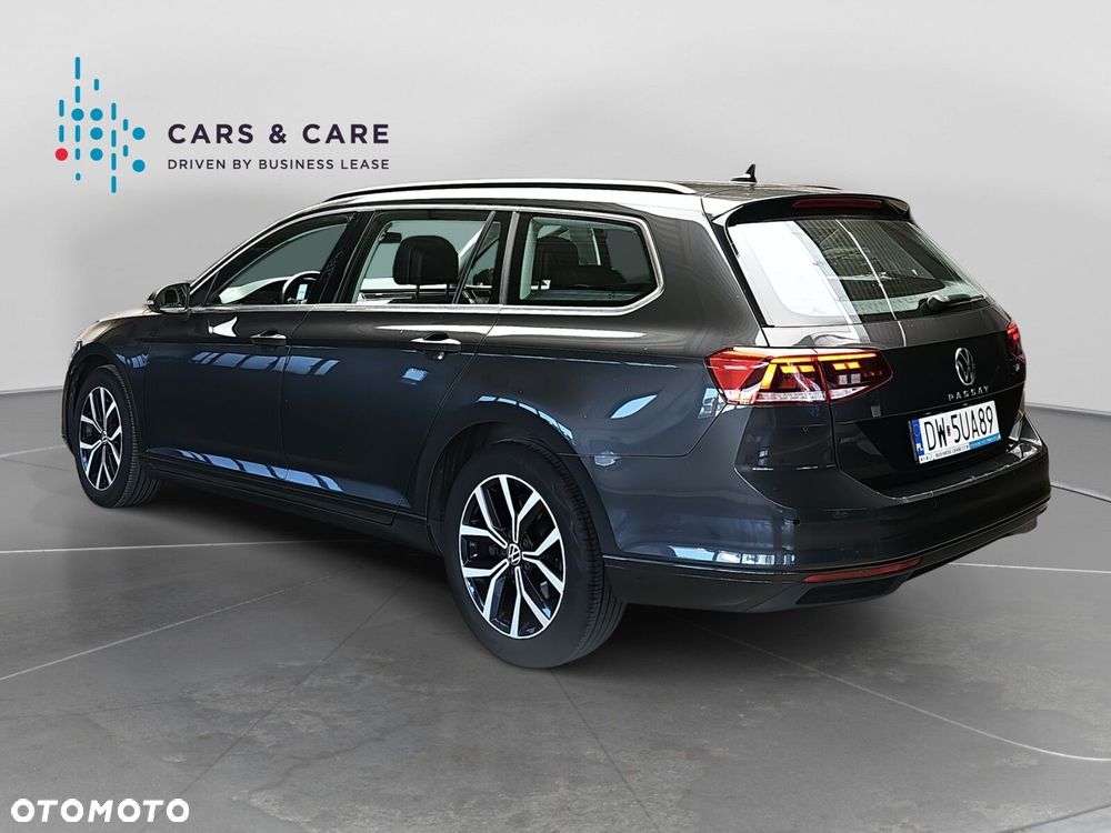 Volkswagen Passat - 11