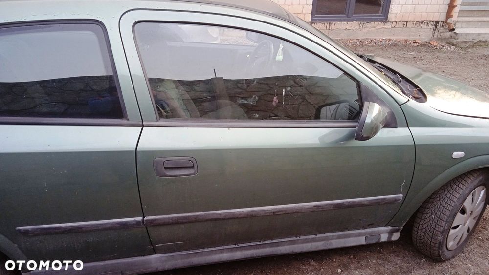 Szyba   czołowa drzwi klapy bagażnika Opel Astra II 2.0 diesel - 8