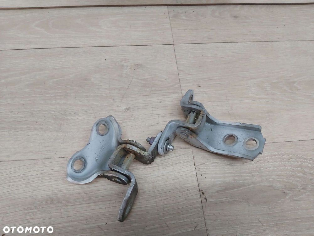 Toyota Avensis T27 Lift T29 14-18r Zawiasy drzwi prawy przód komplet 040 - 3