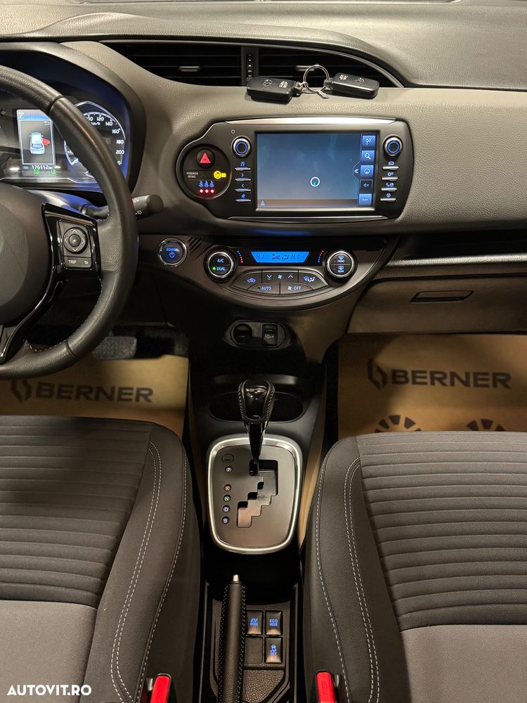 Toyota Yaris 1.5 VVT-i HSD Sol - 23