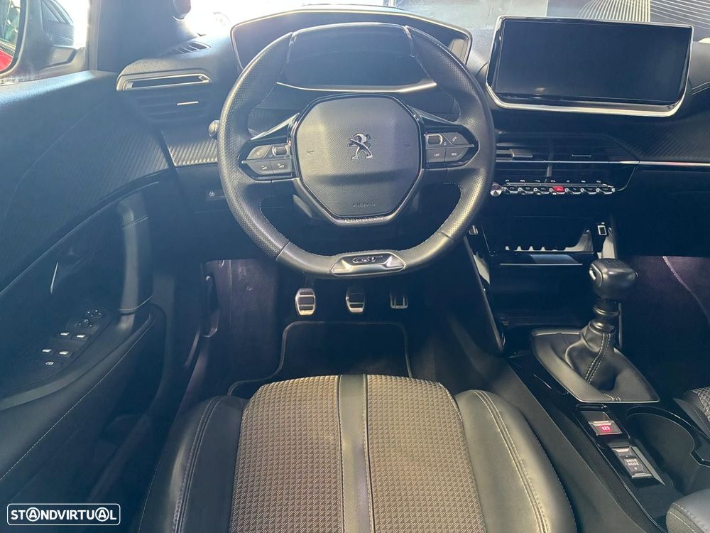 Peugeot 2008 1.2 PureTech GT Line - 32