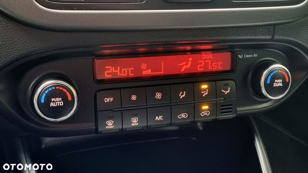 Kia Carens - 17