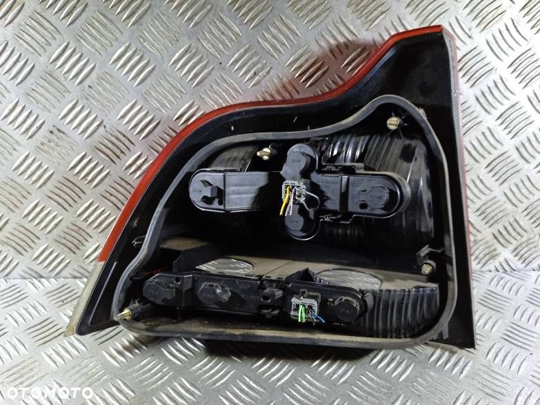 LAMPA PRAWA TYLNA VOLVO S60 - 2