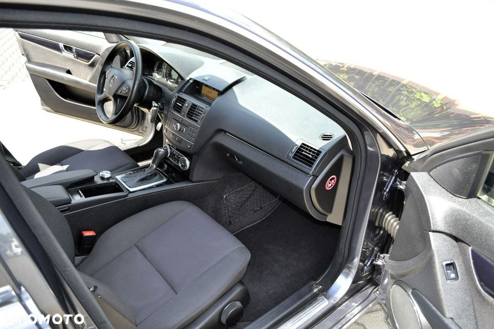 Mercedes-Benz Klasa C 180 BlueEFFICIENCY 7G-TRONIC Elegance - 28