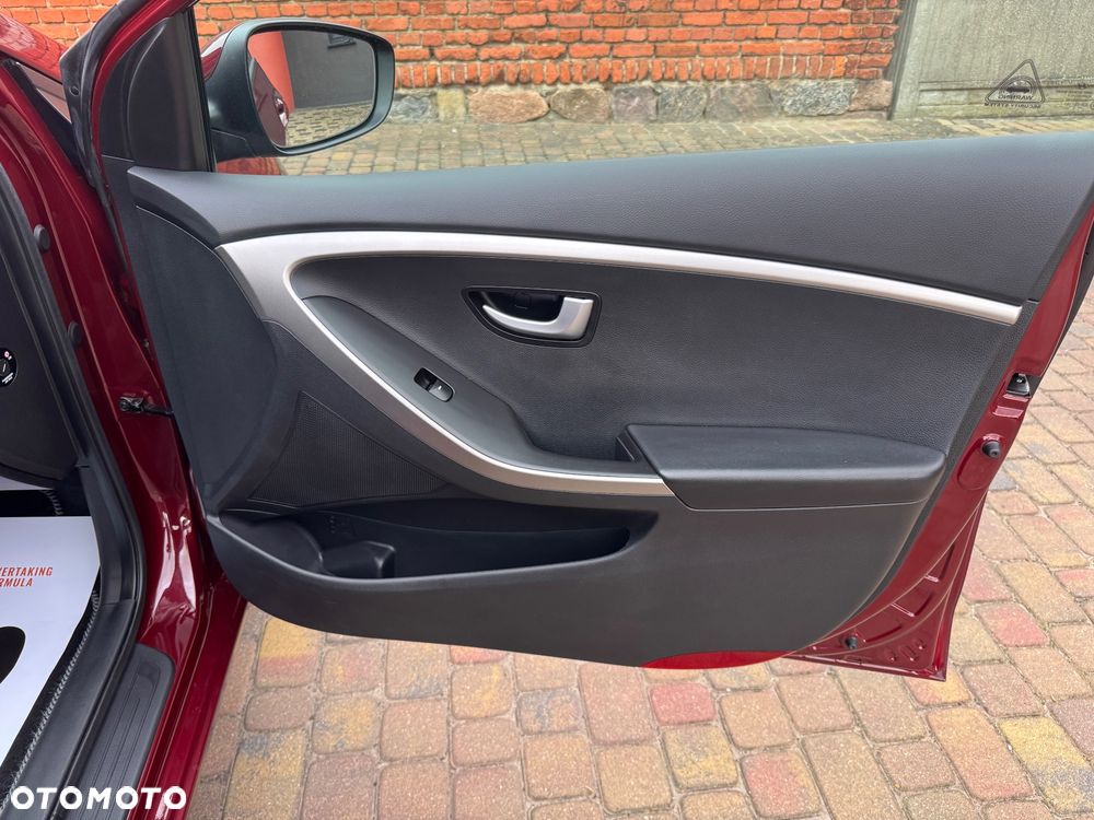 Hyundai i30 blue 1.4 Trend - 15