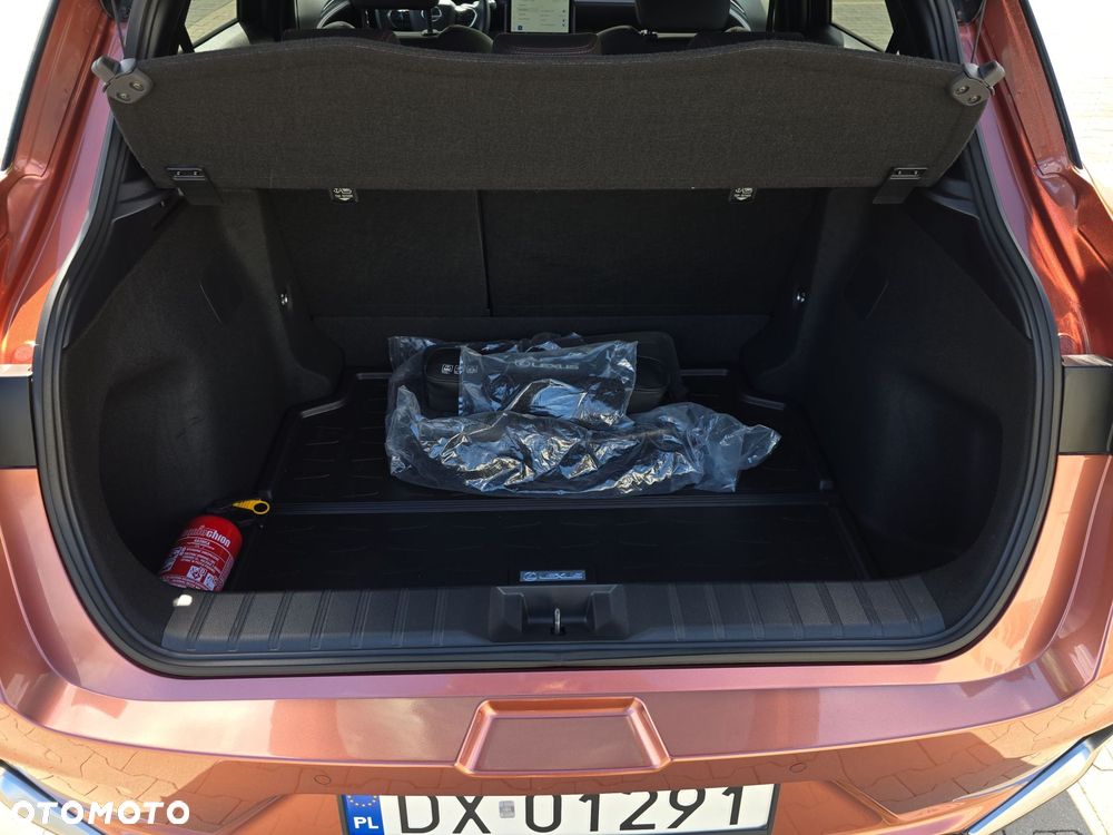 Lexus LBX 1.5 Hybrid Emotion - 12