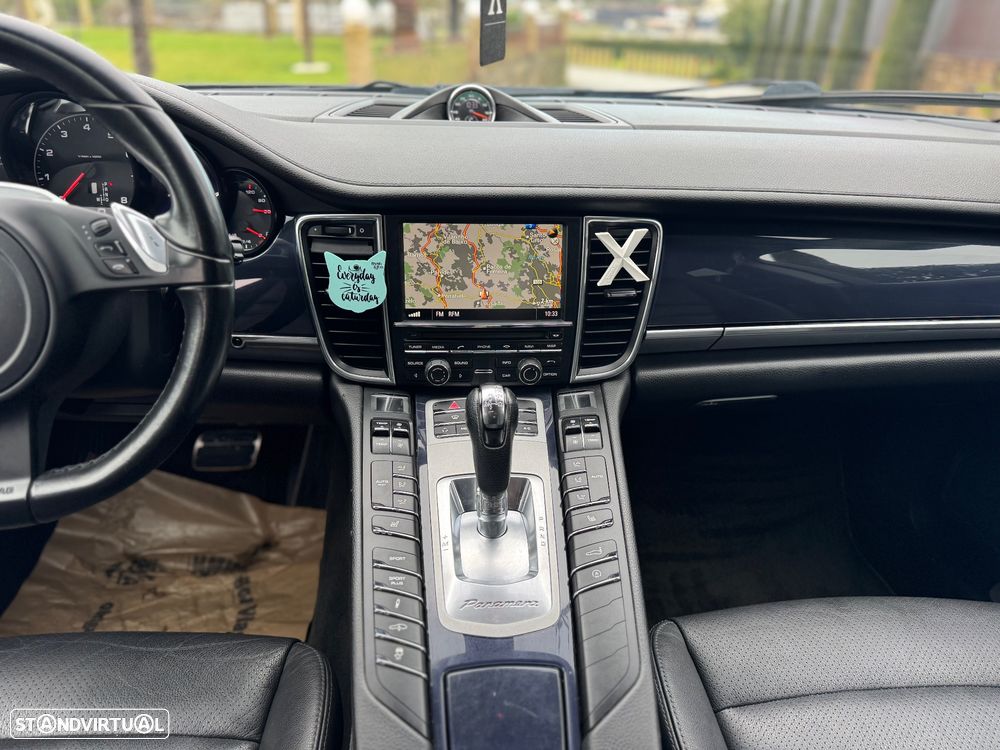Porsche Panamera 4 PDK Platinum Edition - 25