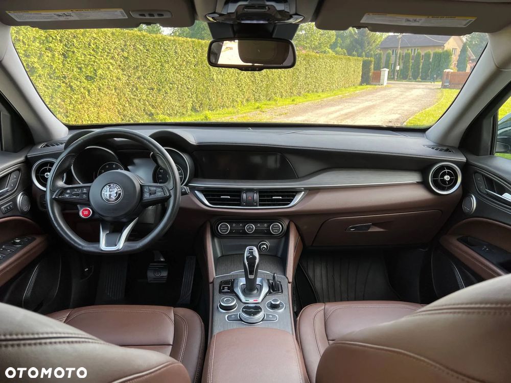 Alfa Romeo Stelvio 2.0 Turbo 16V AT8-Q4 Ti - 8