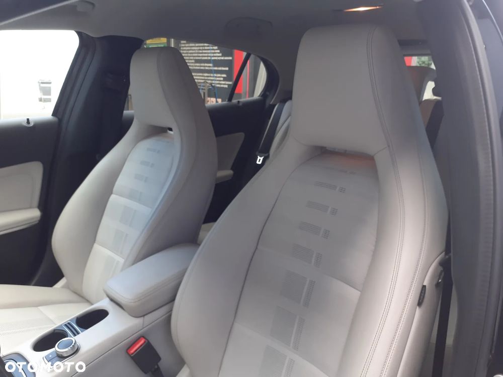 Mercedes-Benz GLA - 24