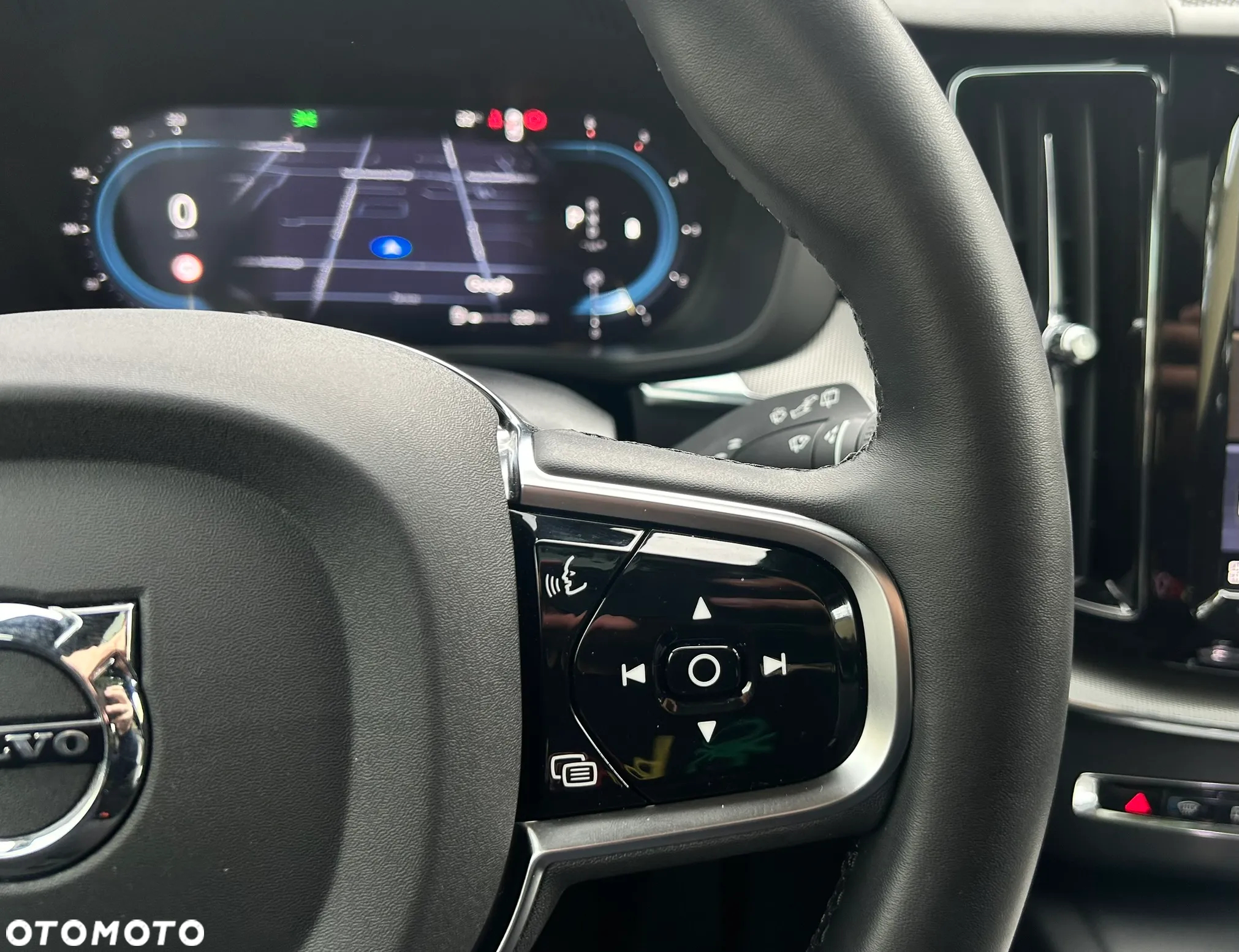 Volvo XC 60 B4 D AWD Plus Dark - 16