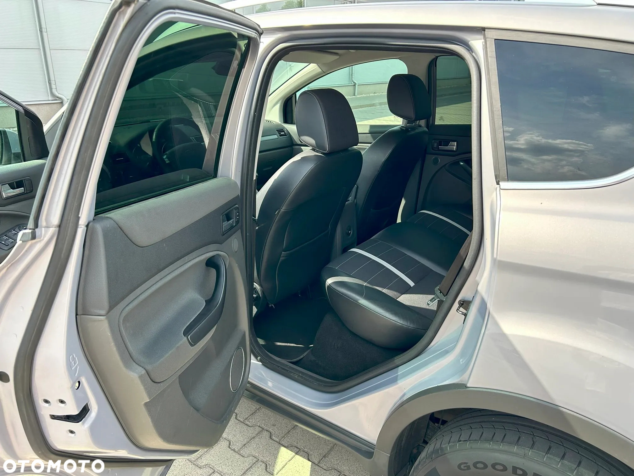Ford Kuga - 12