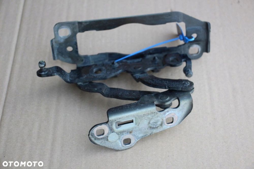 Zawias maski pokrywy silnika PRAWY Mercedes w204 C-KLASA 2048800828 - 1