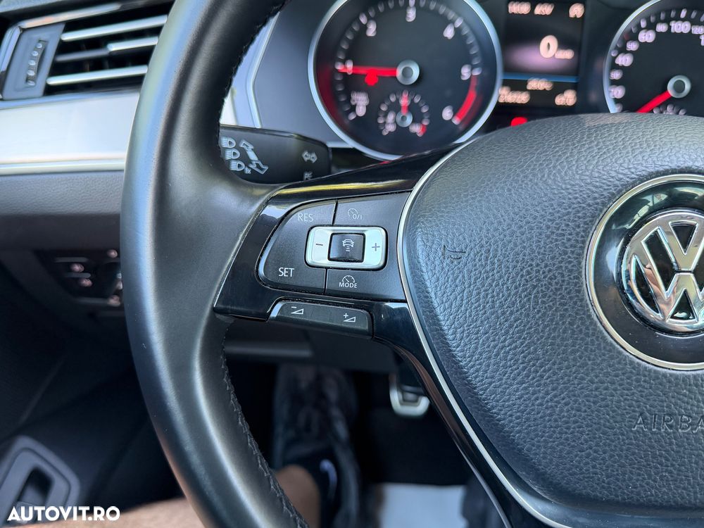 Volkswagen Passat 2.0 TDI DSG Highline - 26