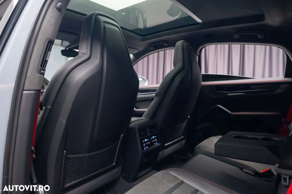Porsche Cayenne Coupe - 34