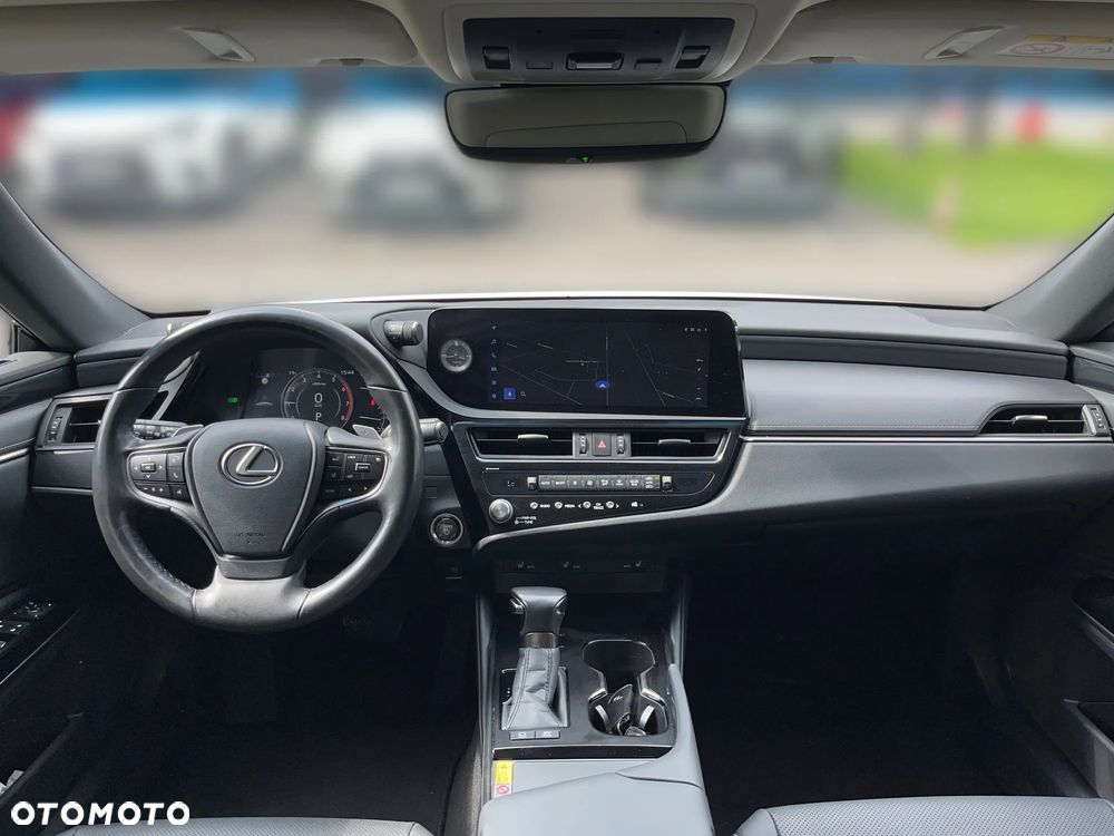 Lexus ES 300h Business Edition - 8