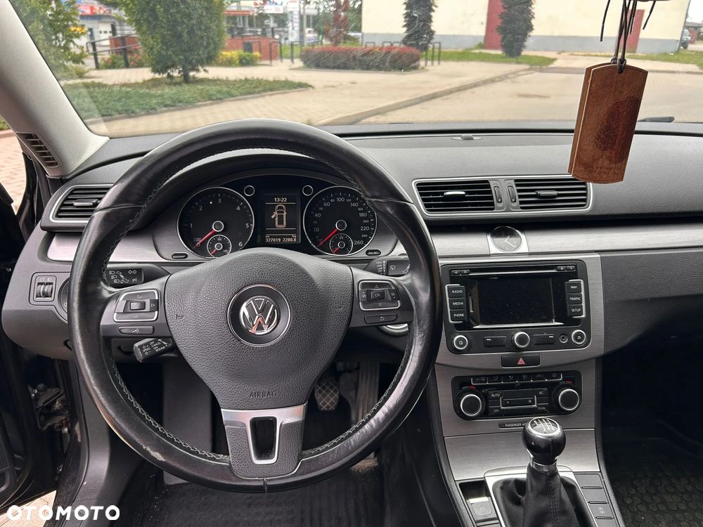Volkswagen Passat 1.6 TDI Comfortline - 11