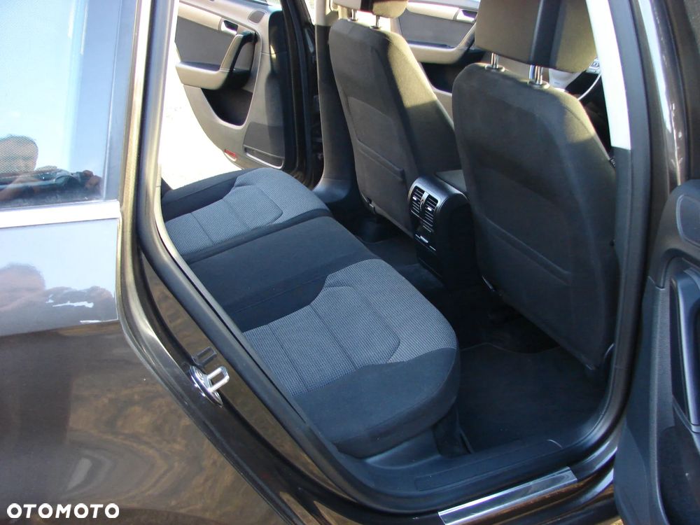 Volkswagen Passat - 9