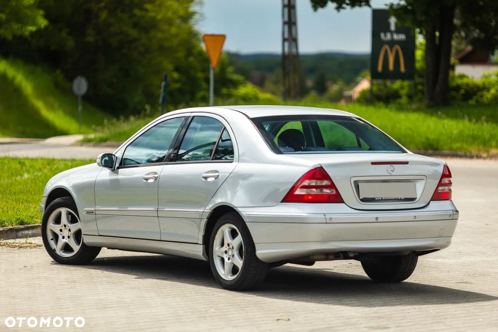 Mercedes-Benz Klasa C 240 Avantgarde Sport Edition - 13