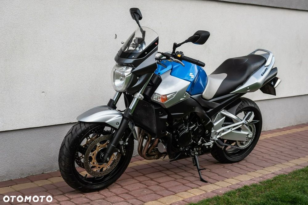 Suzuki GSR - 7
