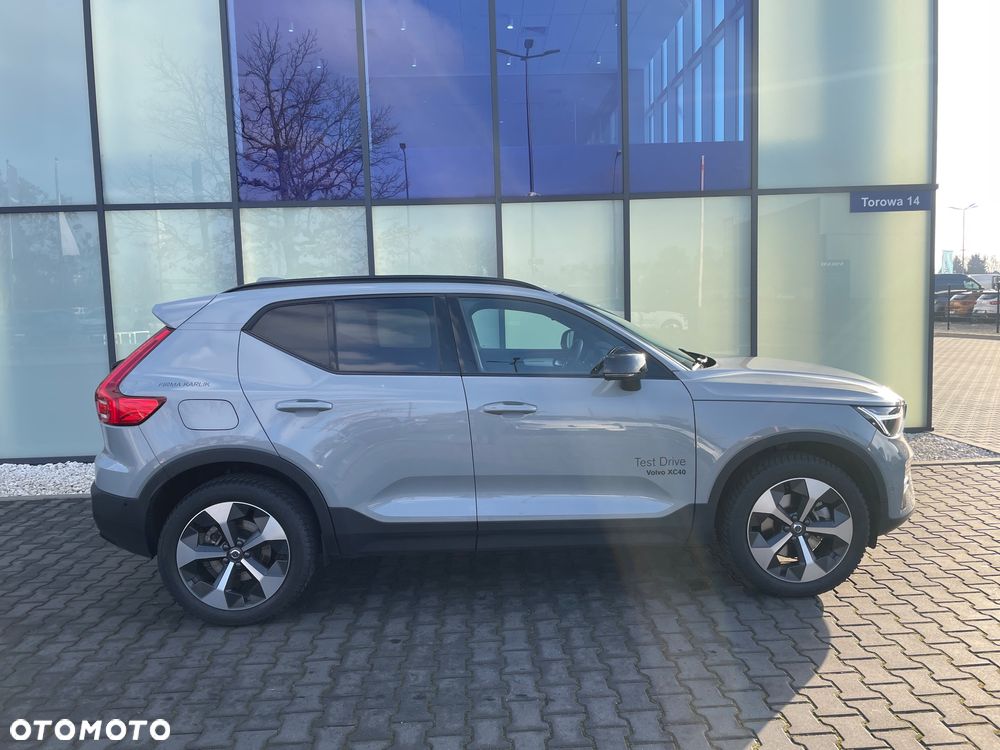 Volvo XC 40 B3 Ultra Dark - 2