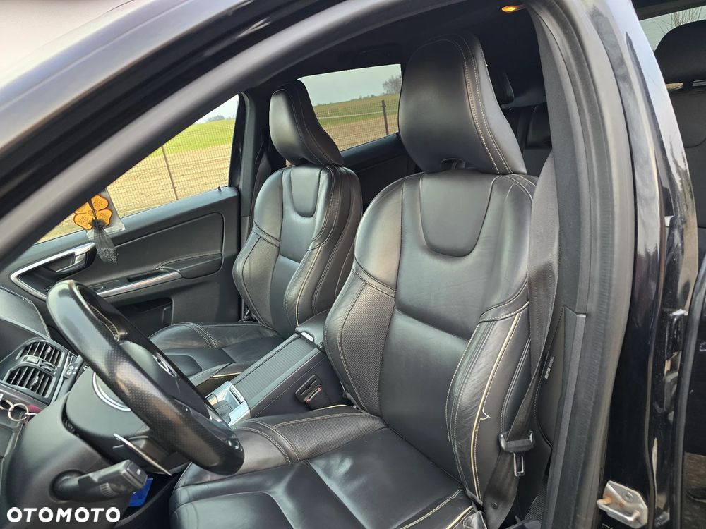 Volvo XC 60 D5 AWD R-Design Momentum - 9