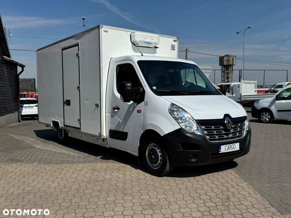 Renault MASTER KONTENER Niskopodwoziowy! Webasto!! Pod Food Truck!  * Auto Kupione w ASO Renault * Gwarancja  *  2,3 145Km * Bardzo oszczędny i dynamiczny silnik * 6-cio Stopniowa Skrzynia Biegów * System Extended Grip *  Lusterko Wide View *  Klimatyzacja * Tempomat * MP3 * Bluetooth * USB * - 4