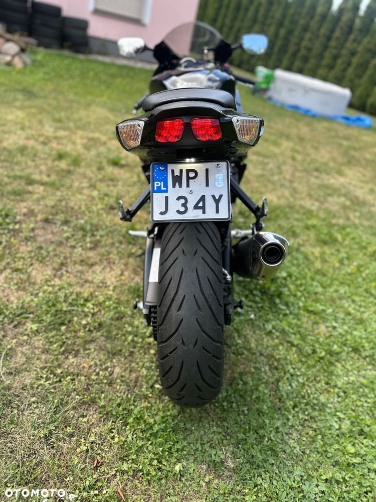 Suzuki GSR - 14