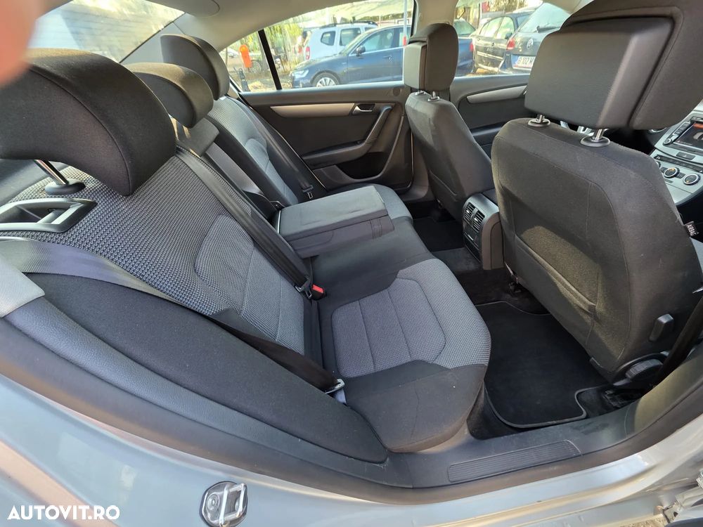 Volkswagen Passat 1.6 TDI BlueMotion Technology Comfortline - 8