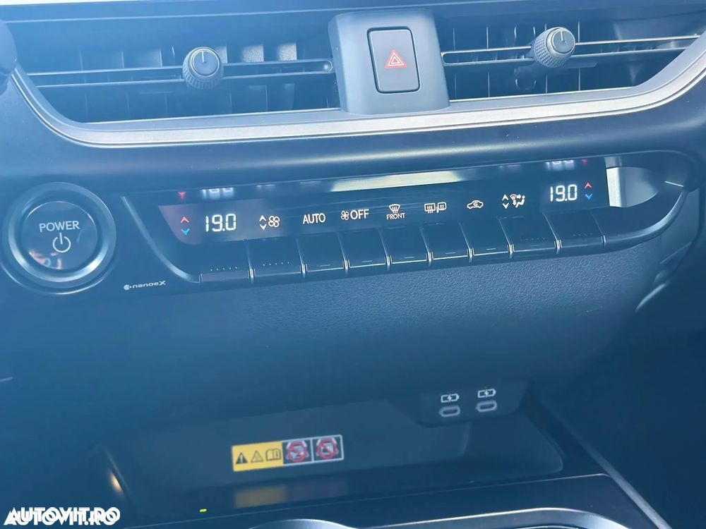 Lexus UX 250h Business Edition - 12