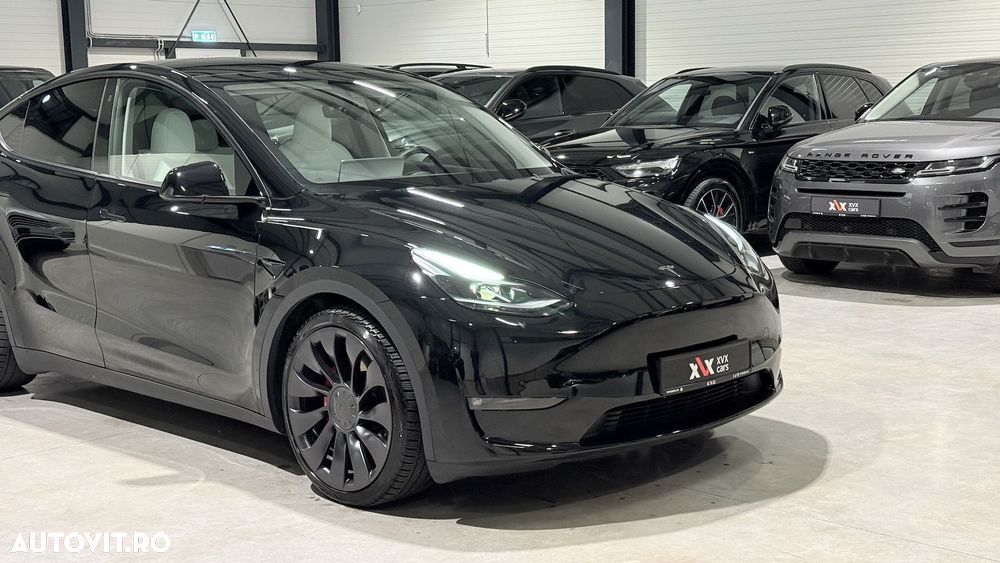 Tesla Model Y Performance Dual Motor AWD - 17