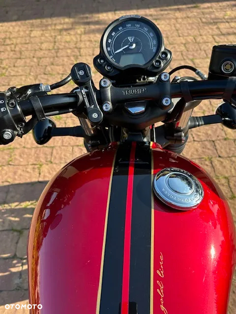 Triumph Bonneville Bobber - 14