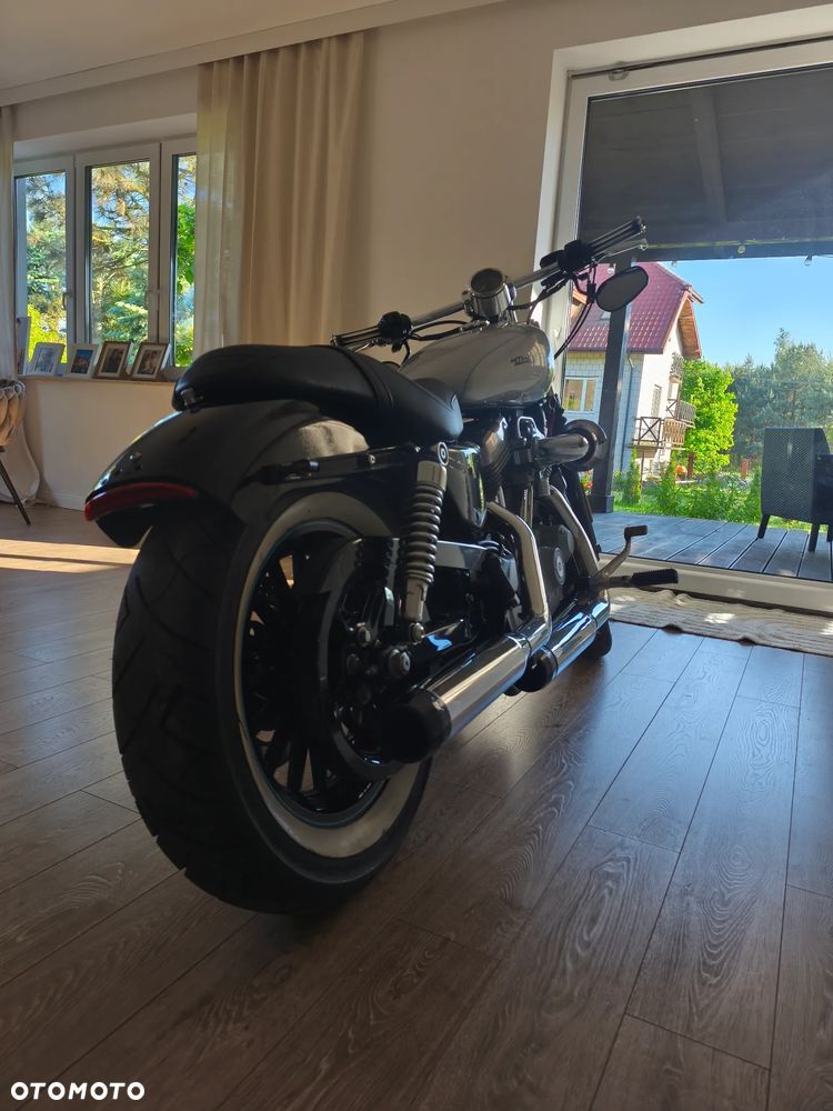 Harley-Davidson Sportster Custom 883C - 2