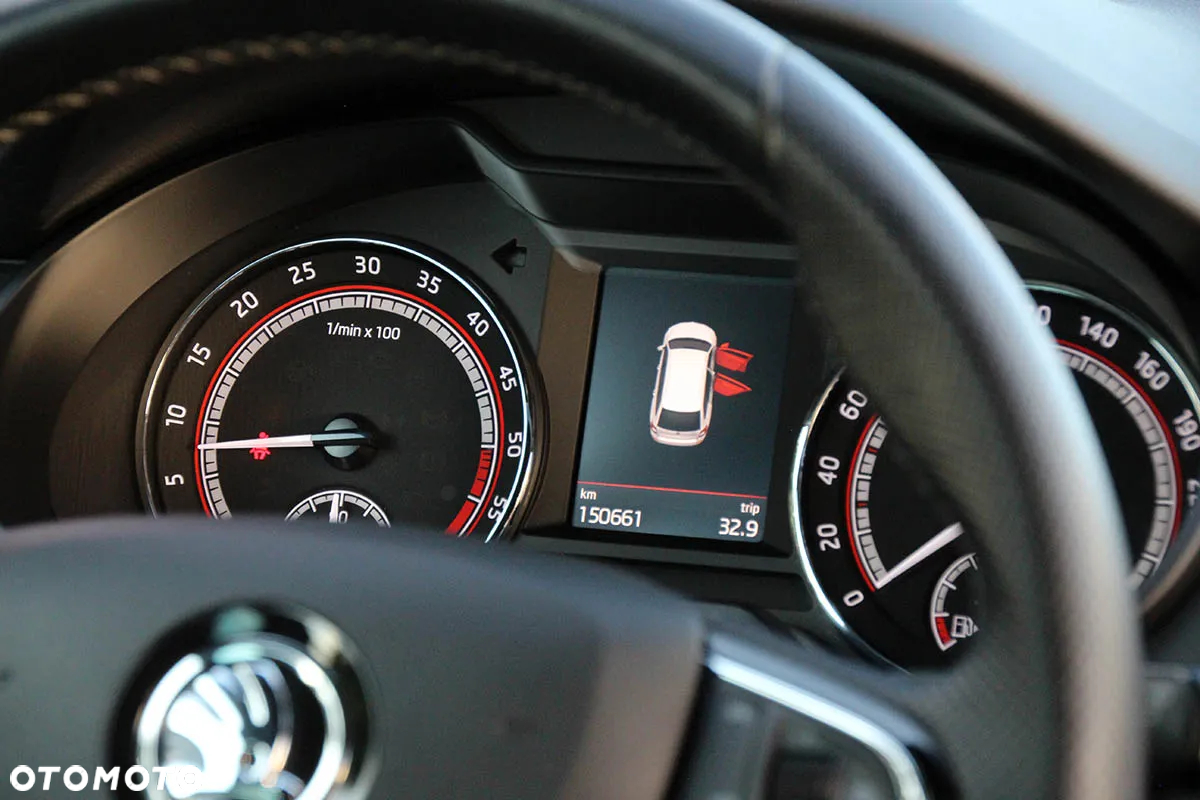 Skoda Octavia 2.0 TDI DSG RS - 35