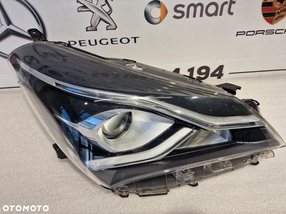 TOYOTA YARIS 3 III LIFT PRAWA LAMPA PRZEDNIA PRZÓD , SOCZEWKA , NR AUKCJI LPP91 - 1