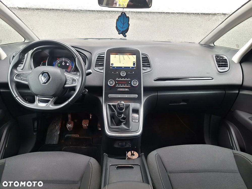 Renault Grand Scenic - 16