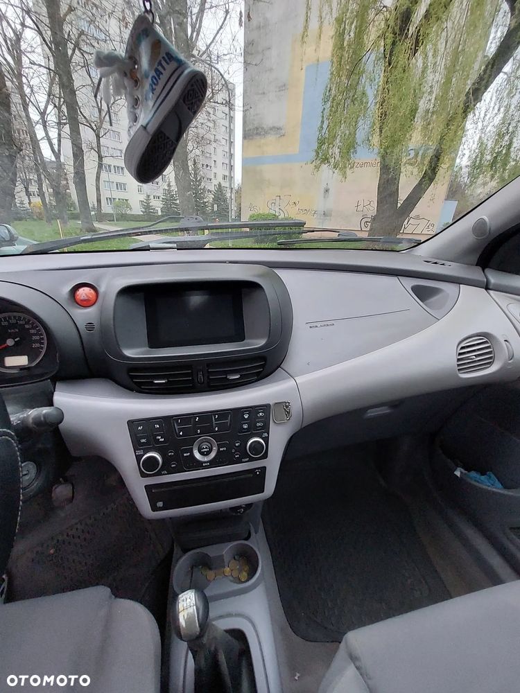 Nissan Almera Tino 1.8 Visia - 5