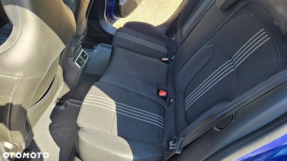 Renault Megane ENERGY TCe 205 EDC GT - 25