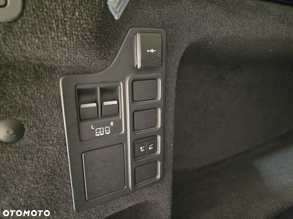 Land Rover Discovery 3.0 D250 mHEV Dynamic SE - 30