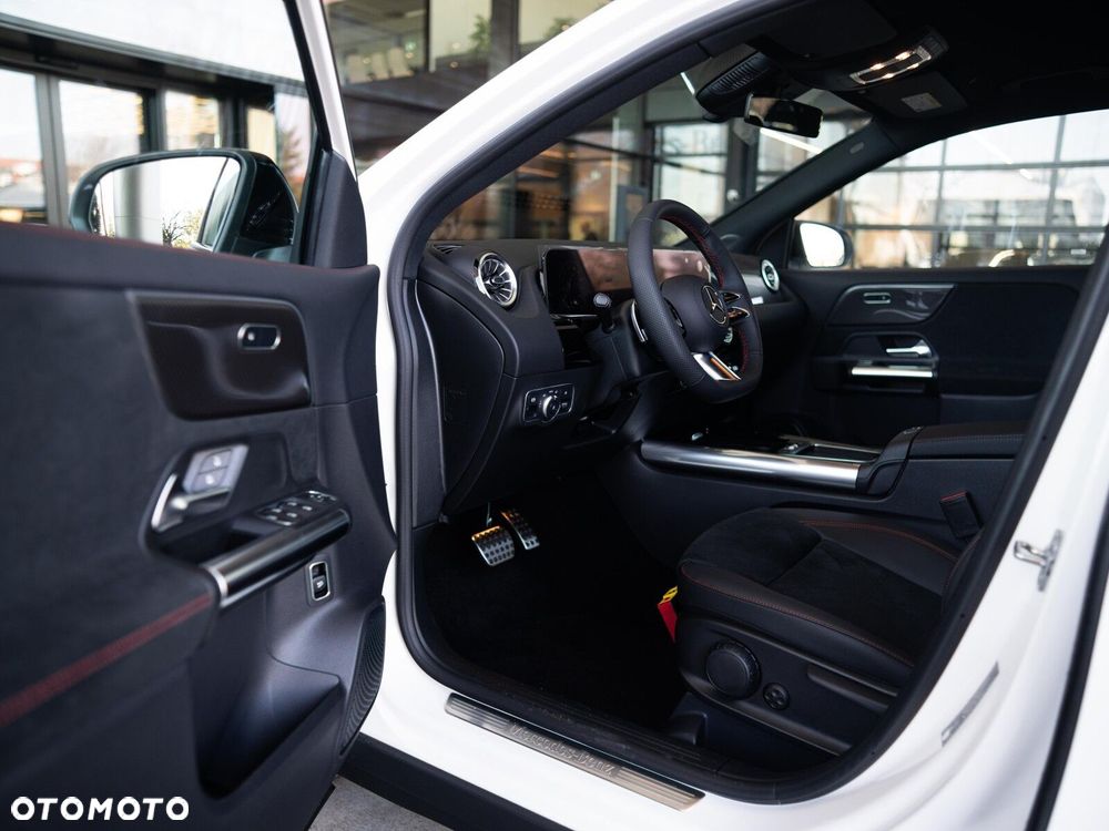 Mercedes-Benz GLA - 10